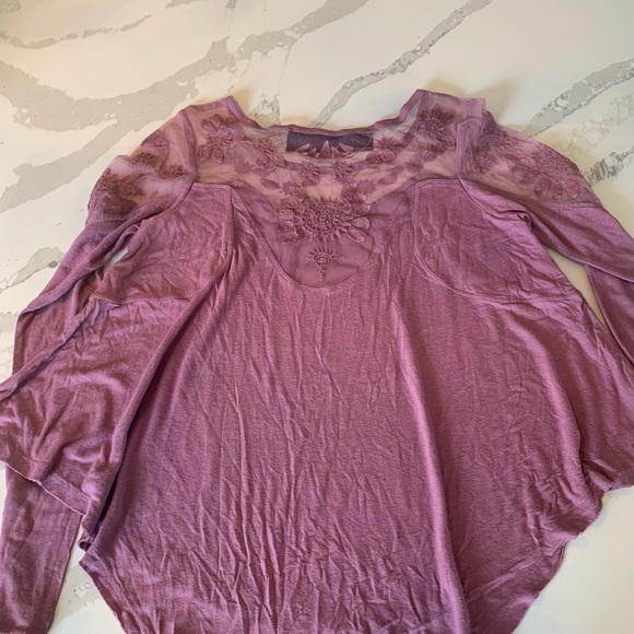 Free People blouse. Lace with jersey material. - Picture 4 of 7